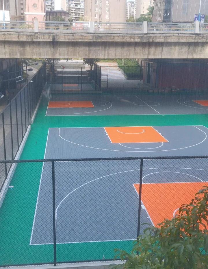 特色乡村篮球场建设带动乡村振兴，扩大体育服务覆盖面